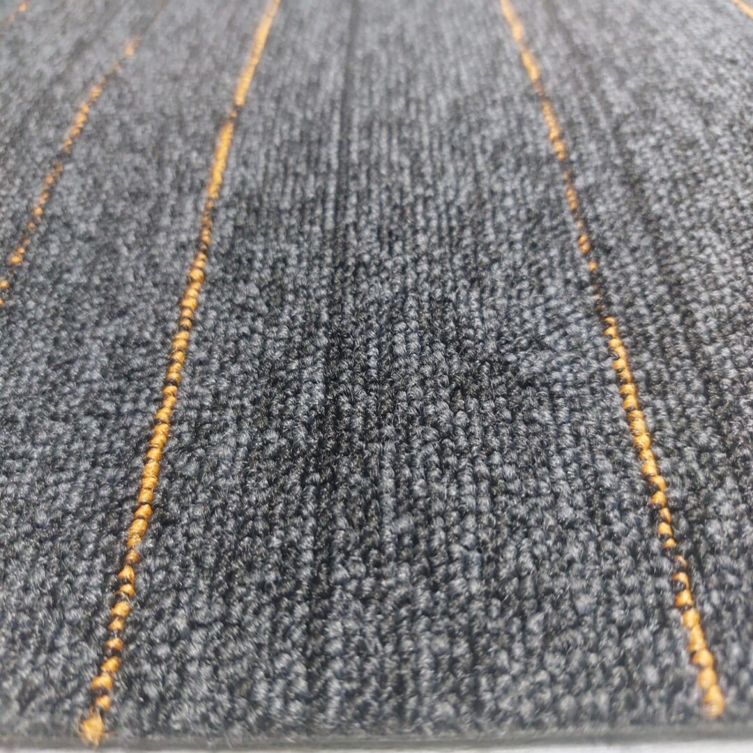 Alfombra Modular First Straighline 997 Orange Lines 50x50 Bouclé 6,2mm 540 grs 100% Nylon. Valor M2. - Imagen 2